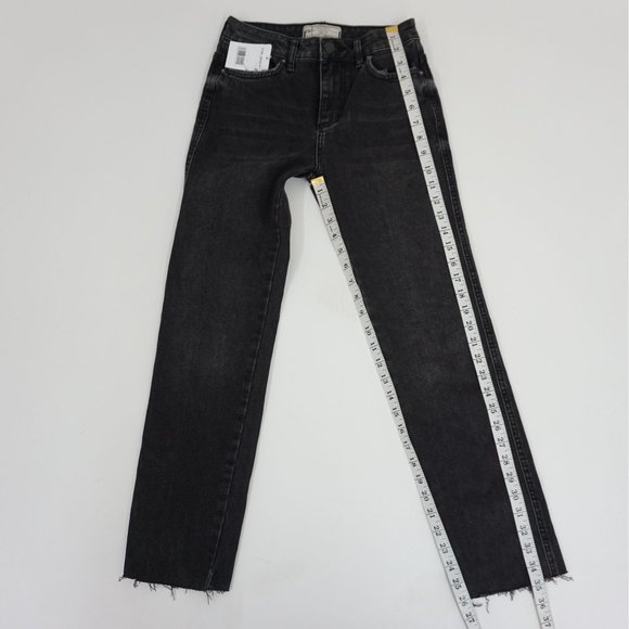 Free People Women's Jeans 24 in waist Black Wash Frayed Hem Girlfriend 24 in - Picture 5 of 8